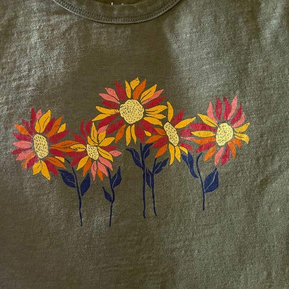 🌼 Olive Green Sunflowers Print Basic Crew Tee Top - Picture 4 of 5
